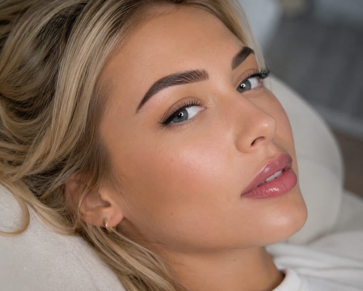 Augenbrauen nach Powder-Brows-Behandlung